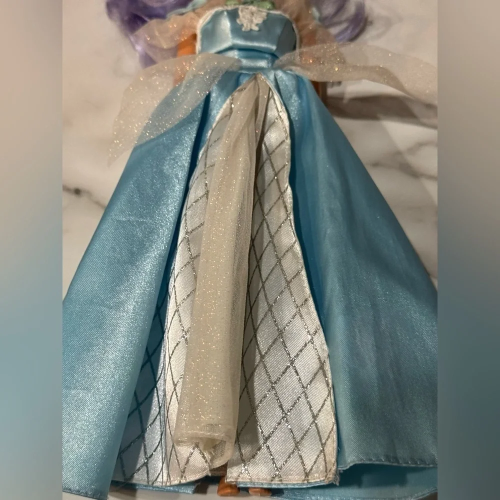 2018 Mattel Barbie Purple Hair Doll Blue Eyes Princess Silver Dress GUC